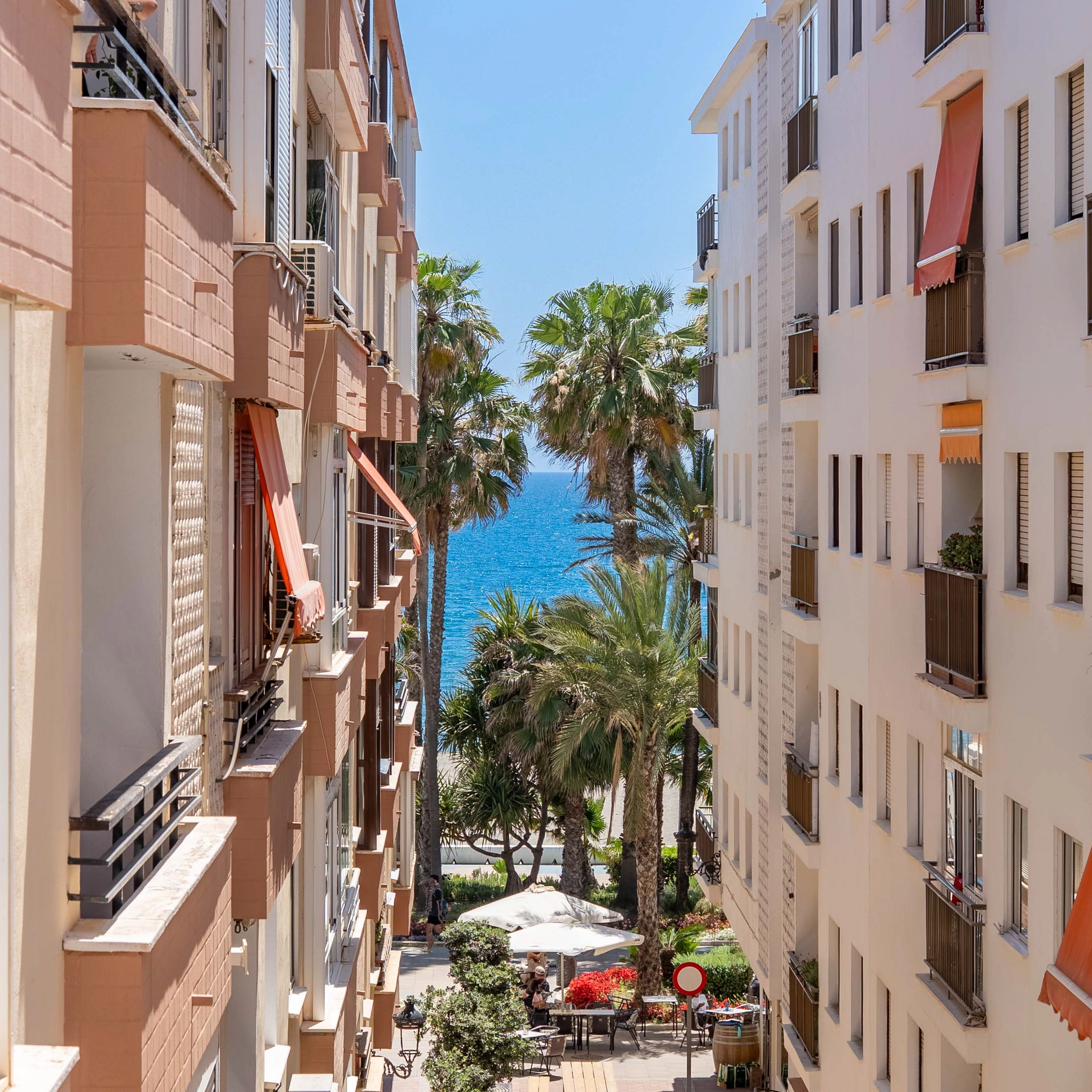 Bo i hjärtat av Estepona - med havet framför di..