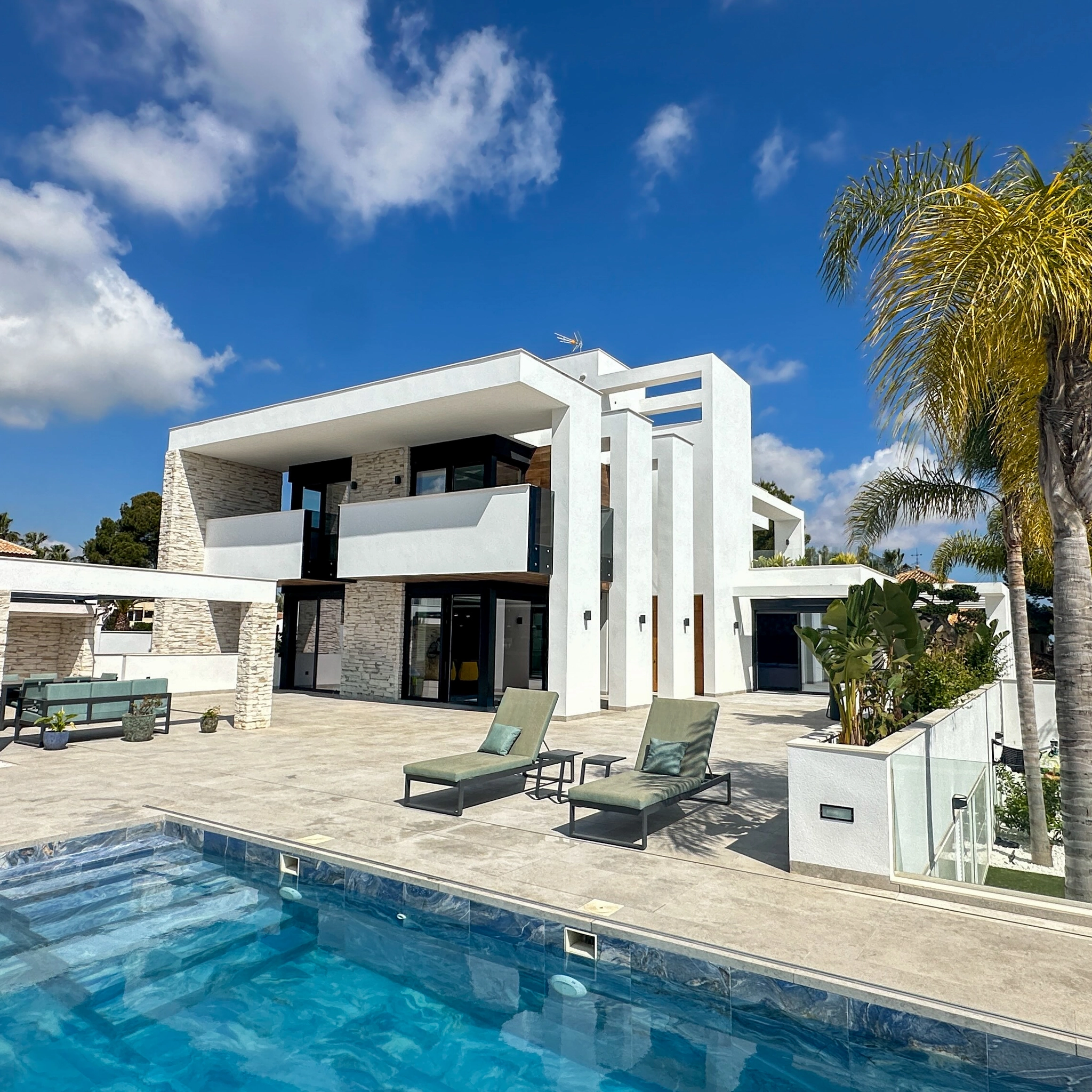 Lyxvilla i modern stil – Villamartin Golf