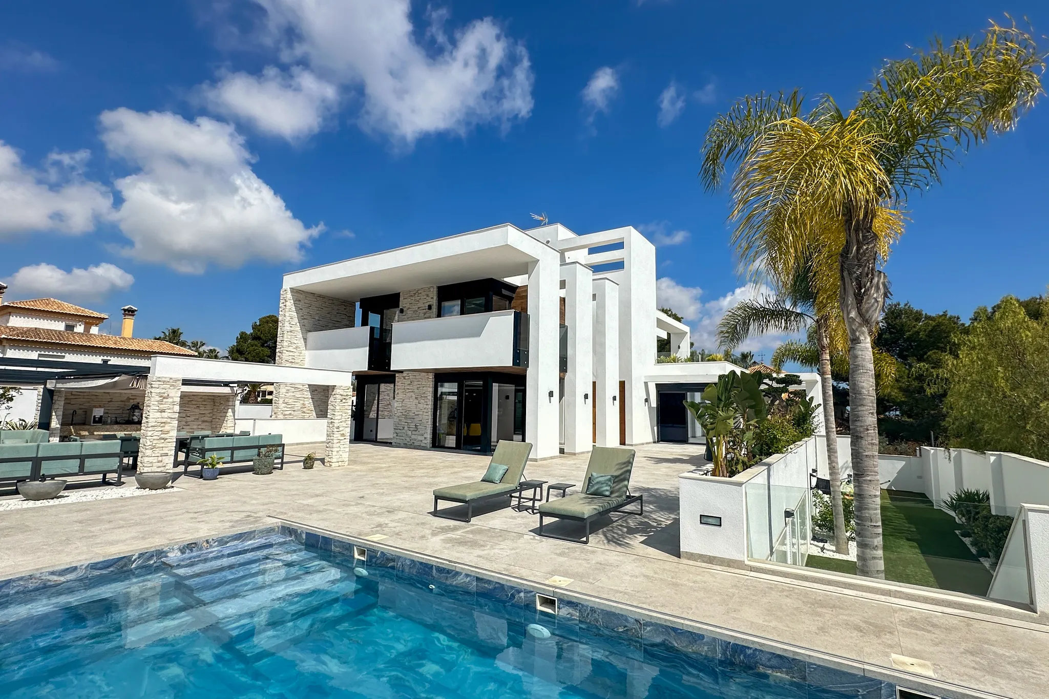 First image of Lyxvilla i modern stil – Villamartin Golf