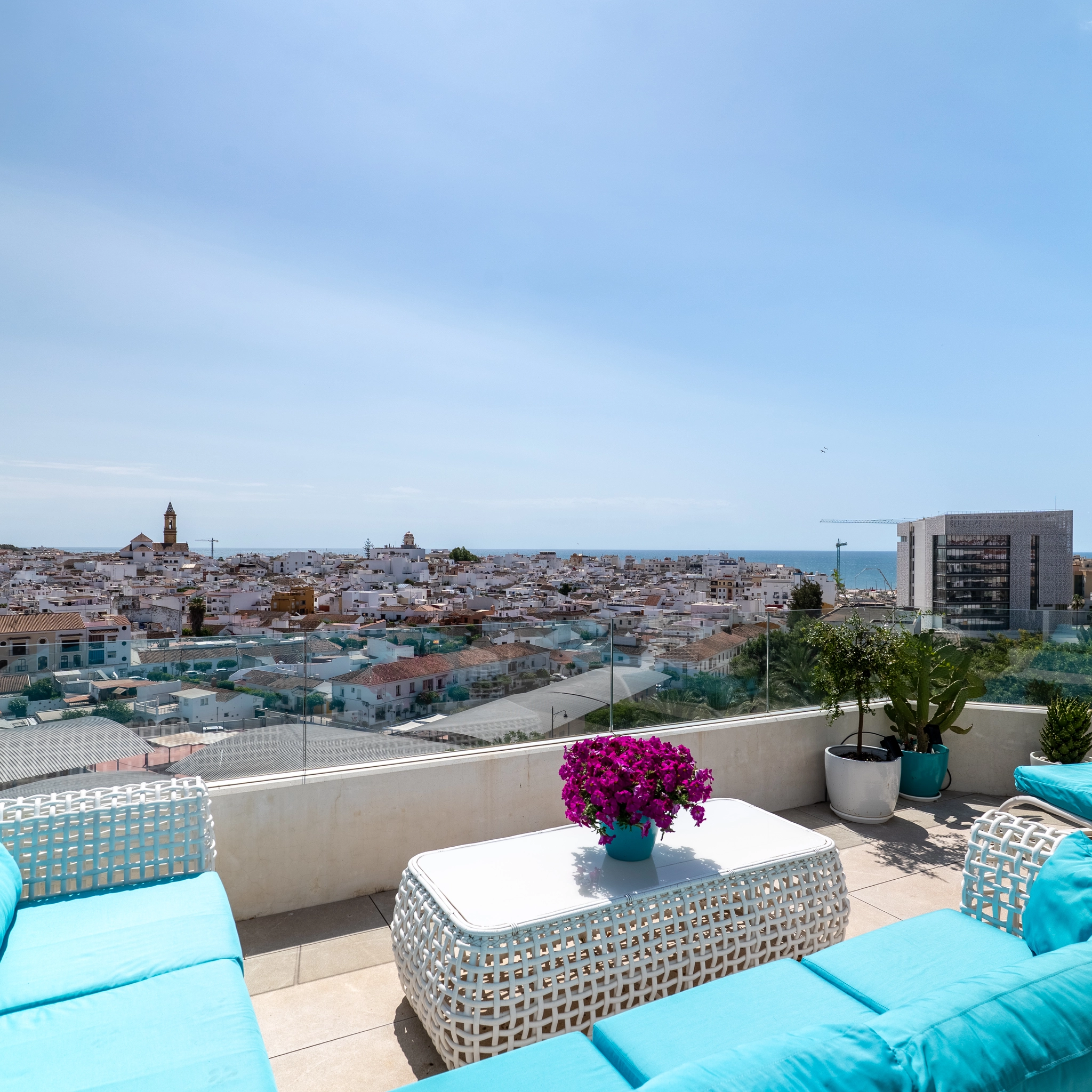 Exklusiv takvåning i centrala Estepona – Rymlig..